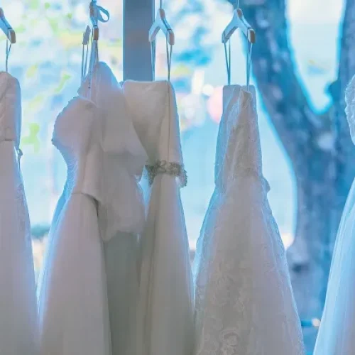 オーダーメイドのウェディングドレス7選！相場や安いサービス、失敗しないコツも紹介