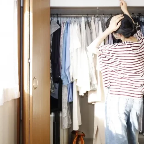 服を選ぶのがめんどくさいのはなぜ？毎日の服選びをラクにする方法を紹介